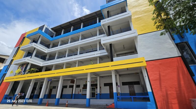 อาคารเรียนโรงเรียนอนุสรณ์ศุภมาศ inspired by Mondrian